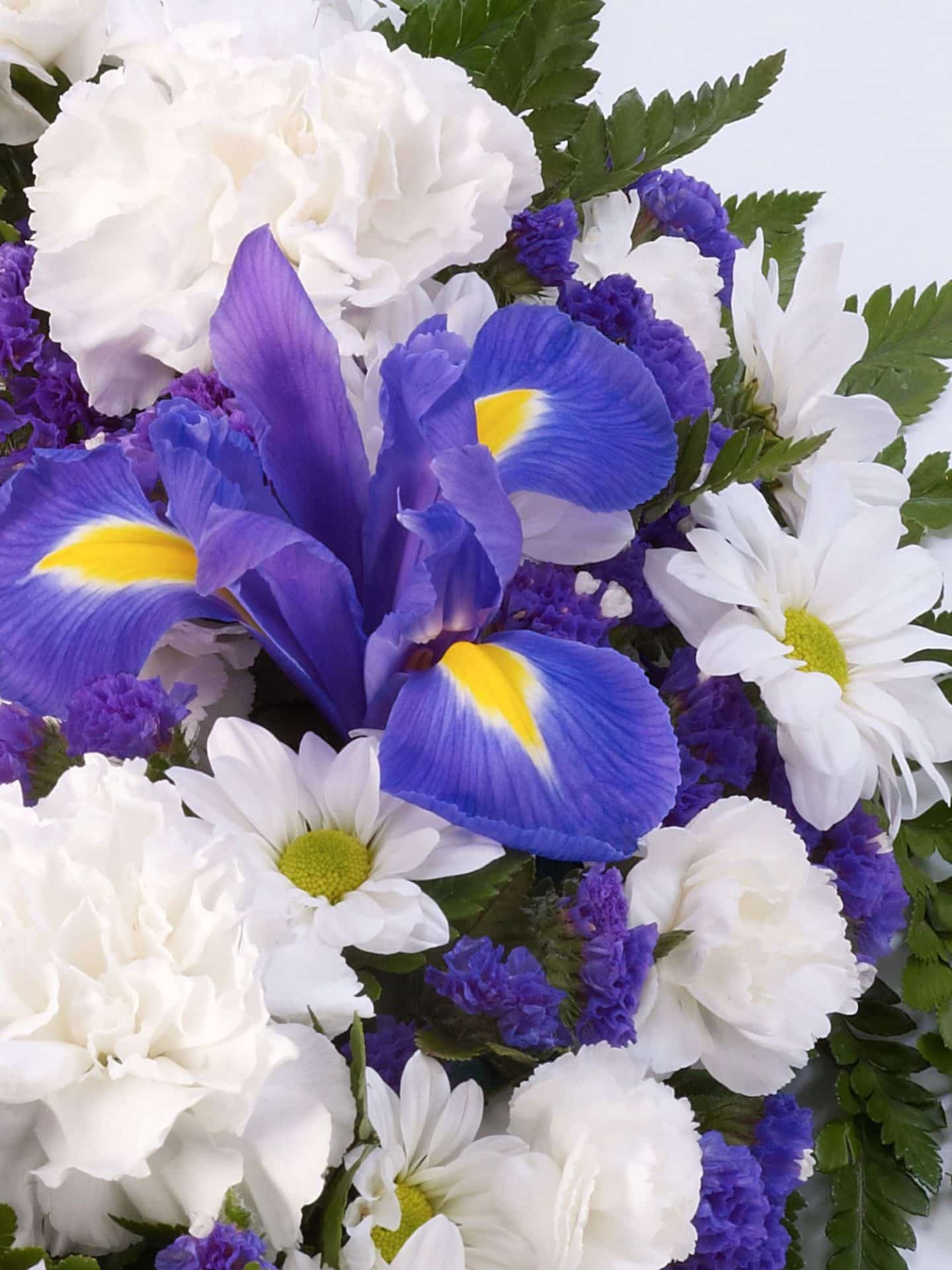 Classic Wreath Blue And White 1