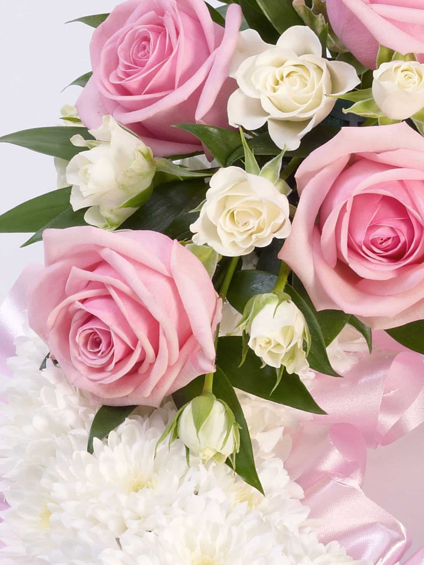 Traditional Wreath White And Pink1