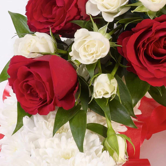 Traditional Wreath White And Red 1