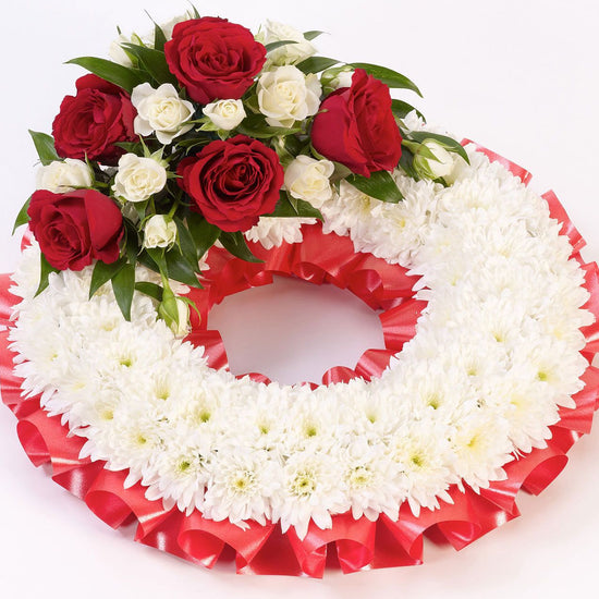Traditional Wreath White And Red